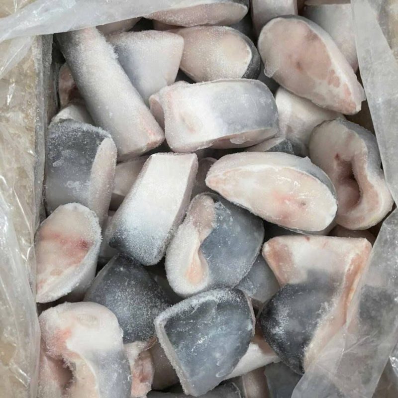 ca-basa-dong-lanh-cat-dau-nguyen-thung-04 Cá basa đông lạnh cắt đầu nguyên thùng