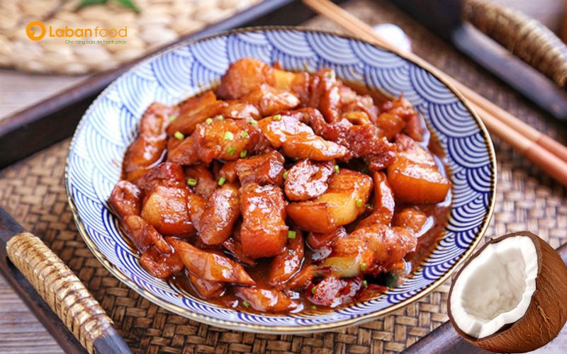 Món ngon ba chỉ heo kho nước dừa