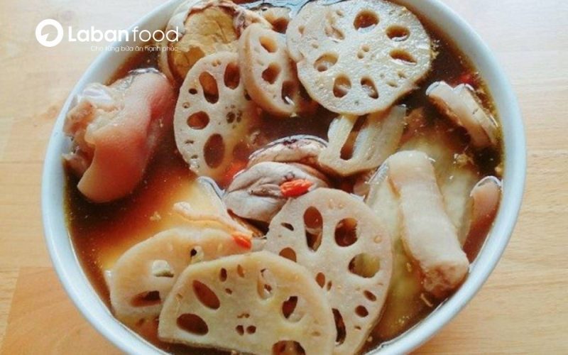 Bắp giò hầm củ sen