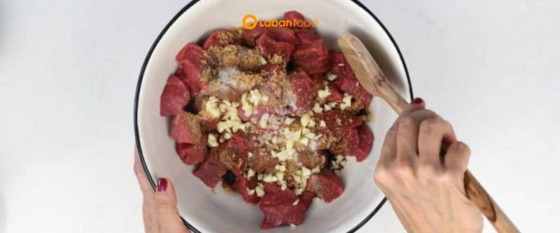 Cách khử mùi hôi thịt bò: Khử mùi thịt bò bằng tỏi