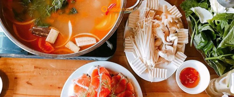 Phi lê cá hồi làm món gì ngon? Lẩu cá hồi thơm ngon, bổ dưỡng