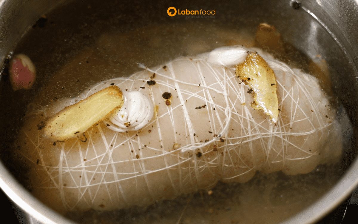 giò heo rút xương nhồi thịt