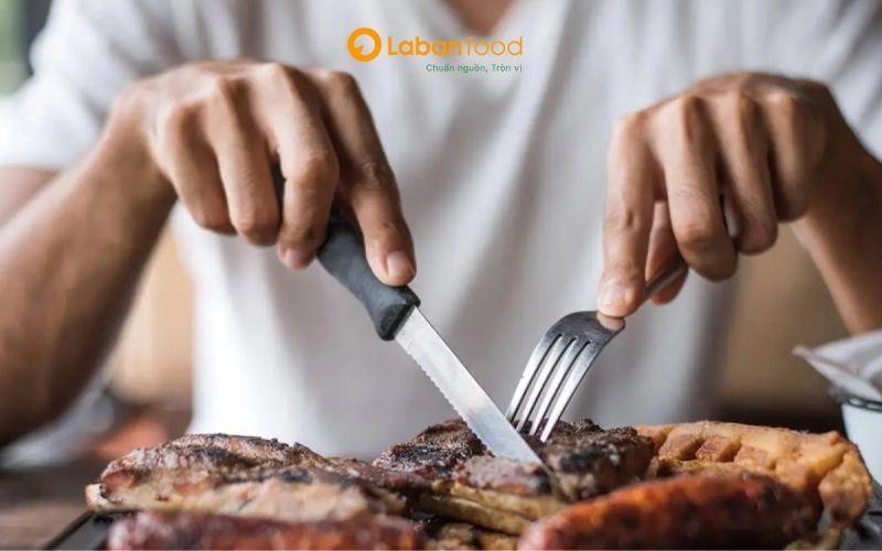 ăn thịt bò bị ngứa