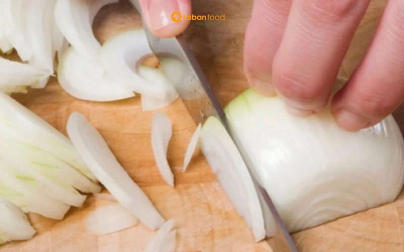 ba chỉ bò Mỹ xào hành tây