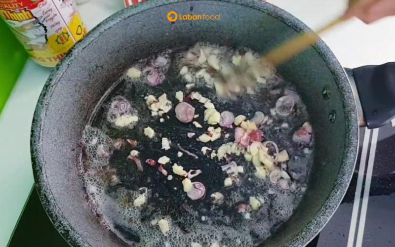 ba chỉ bò Mỹ xào hành tây