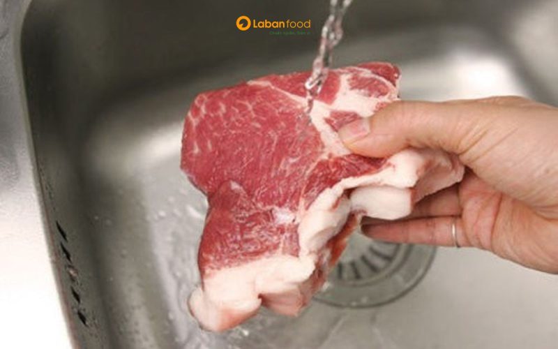 bé 7 tháng ăn được thịt heo chưa