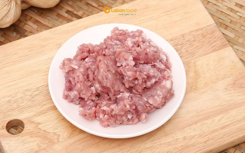 bé 7 tháng ăn được thịt heo chưa