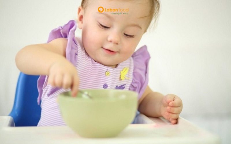 bé mấy tháng ăn được thịt heo