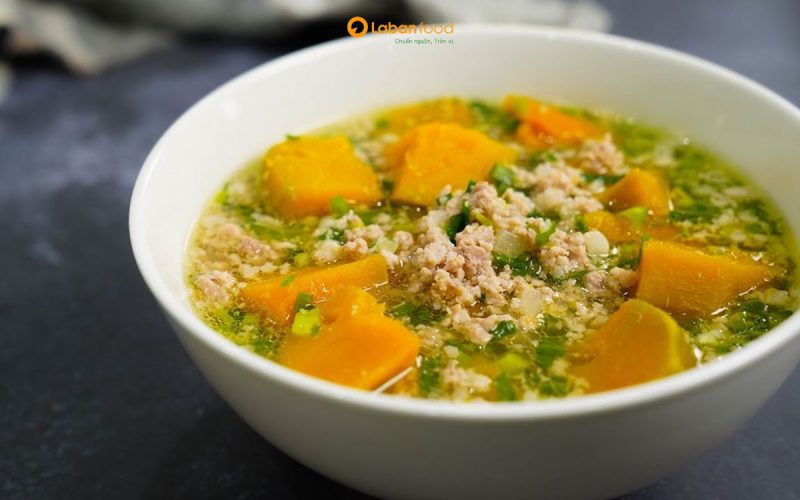 bị thủy đậu có được ăn thịt heo không