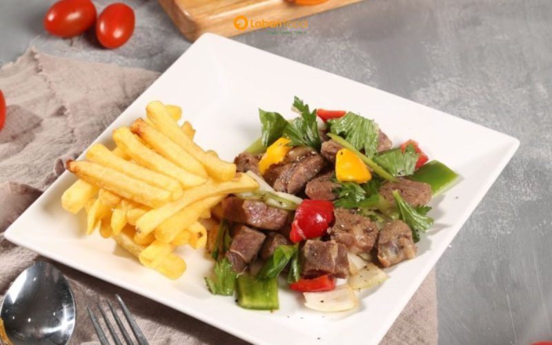 thịt bò lúc lắc khoai tây chiên