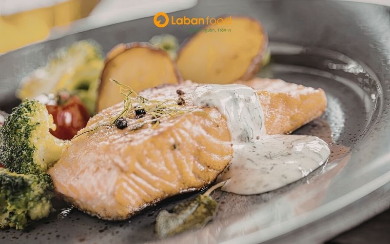 cá hồi phi lê áp chảo