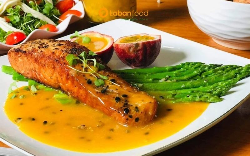 cá hồi phi lê nướng​