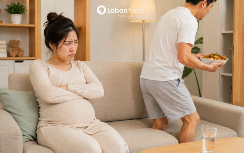 bầu ăn chân gà được không
