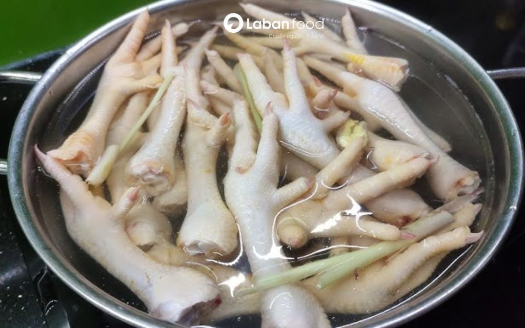 cách luộc chân gà ngon