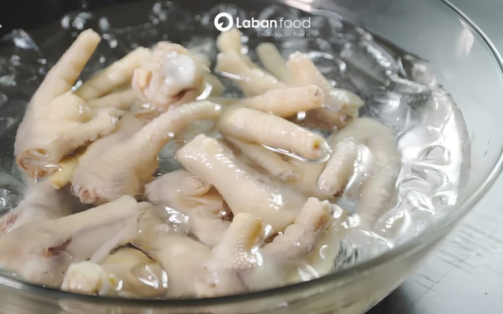 cách luộc chân gà ngon