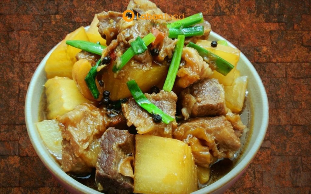 thịt gà có kỵ với thịt bò không