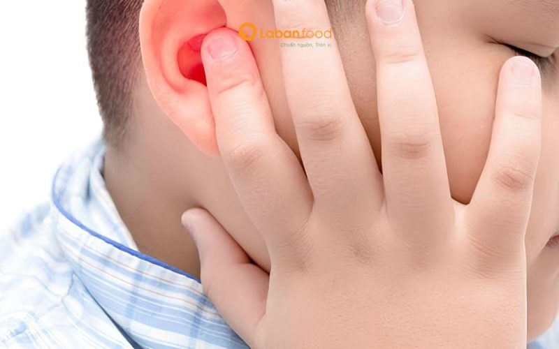 bị viêm tai giữa có nên ăn thịt gà