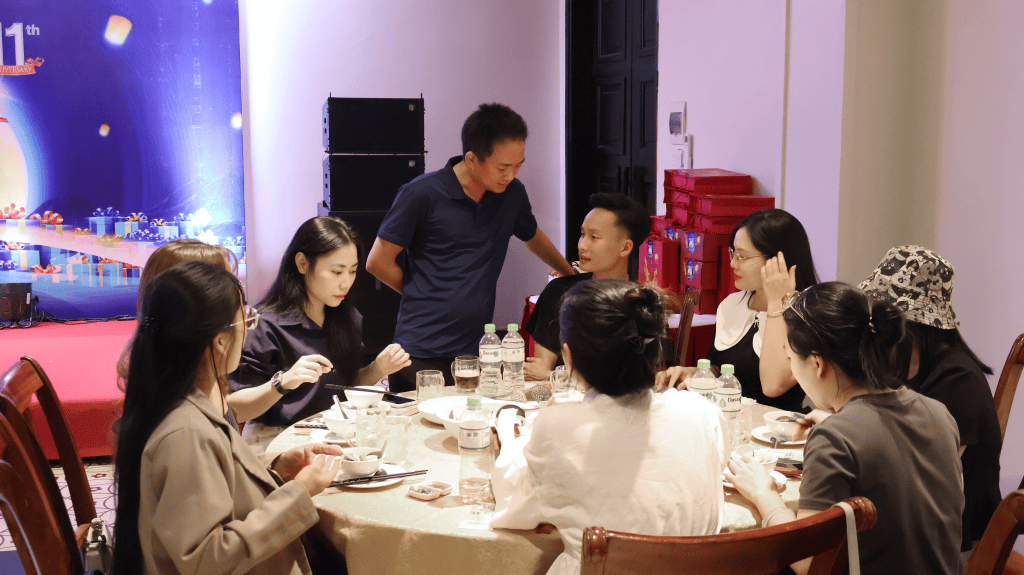 la bàn corp kỷ niệm 11 năm sinh nhật