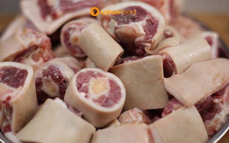 Đuôi trâu tươi, chất lượng được chặt khúc vừa ăn. cách làm đuôi trâu hầm thuốc bắc
