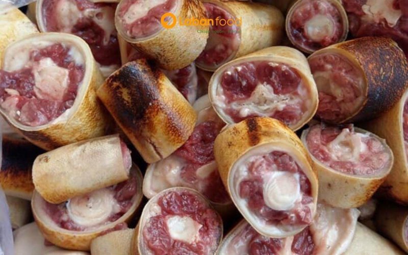 Đuôi trâu sau khi hơ lửa thui lông và chần sơ. cách làm đuôi trâu hầm thuốc bắc