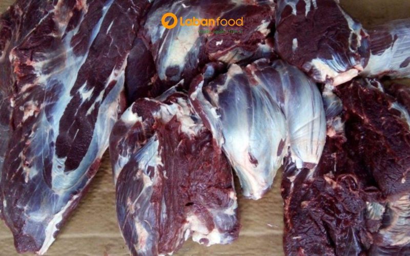 Chọn mua thịt trâu sạch, thớ thịt săn chắc, minh bạch xuất xứ tại cửa hàng La Bàn Food. cách ướp thịt trâu mềm